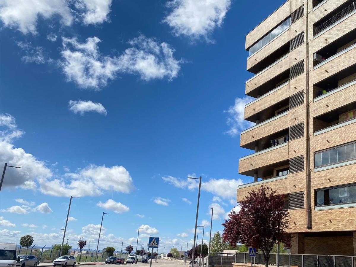 Aires De Toledo-Parque Warner Y Madrid En Familia Exterior foto