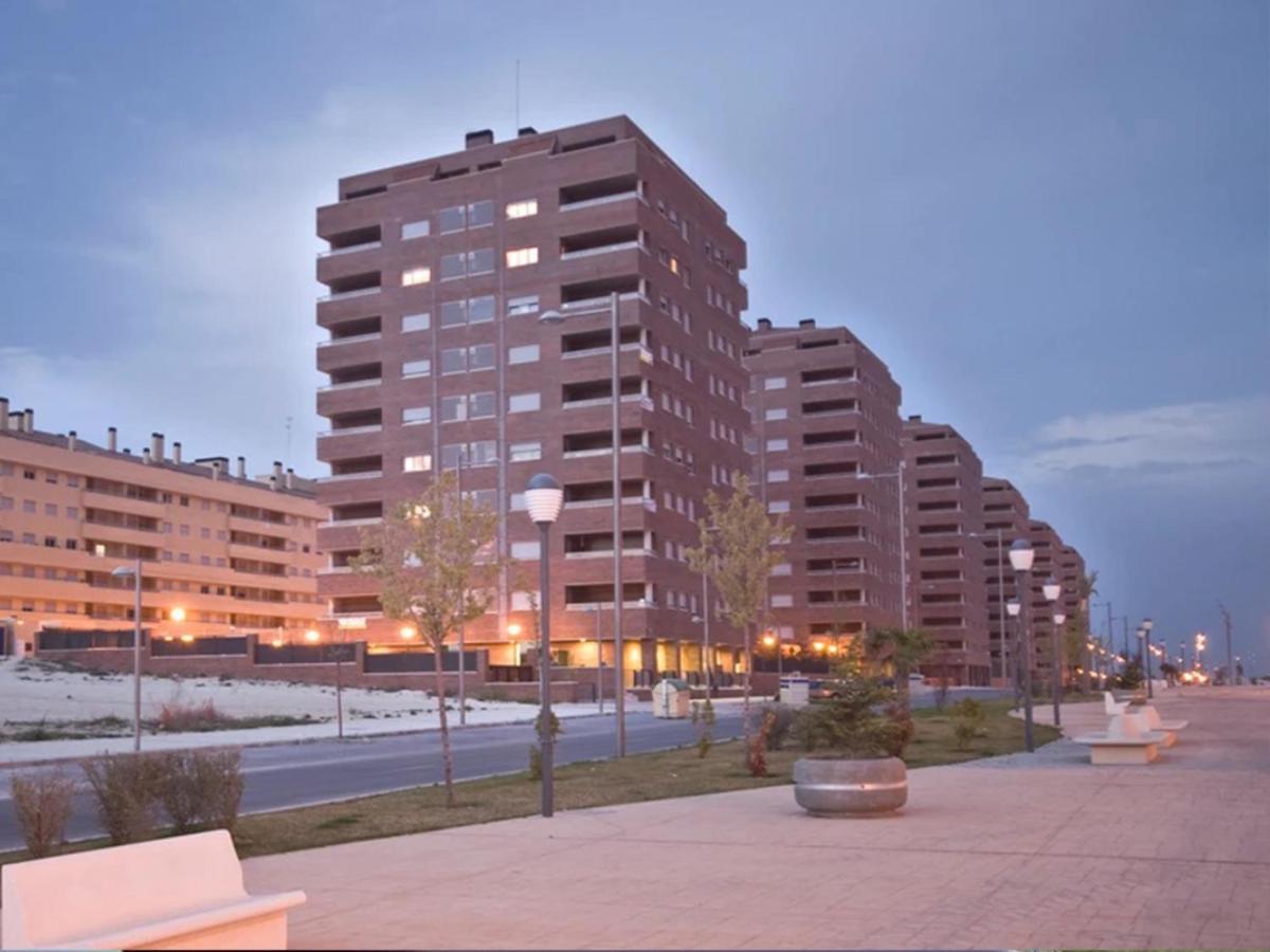 Aires De Toledo-Parque Warner Y Madrid En Familia Exterior foto