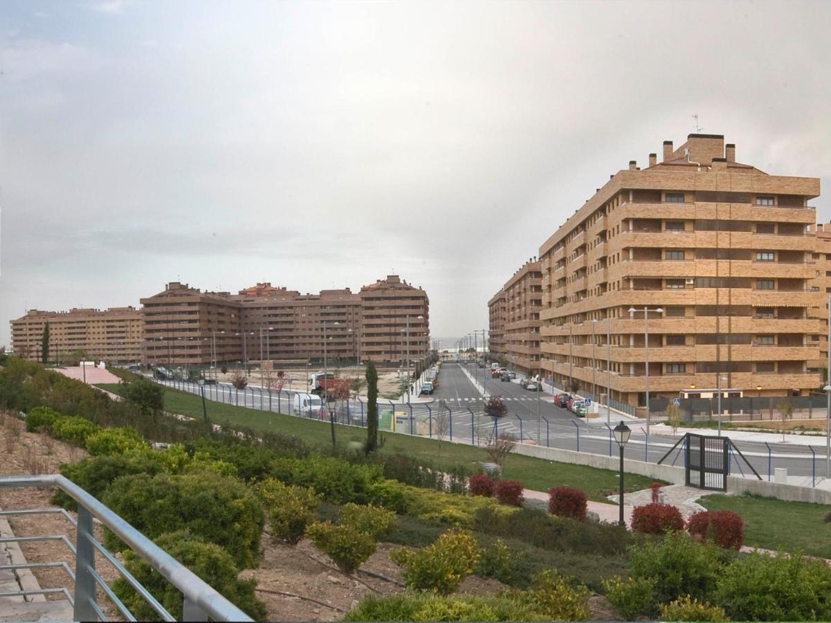 Aires De Toledo-Parque Warner Y Madrid En Familia Exterior foto