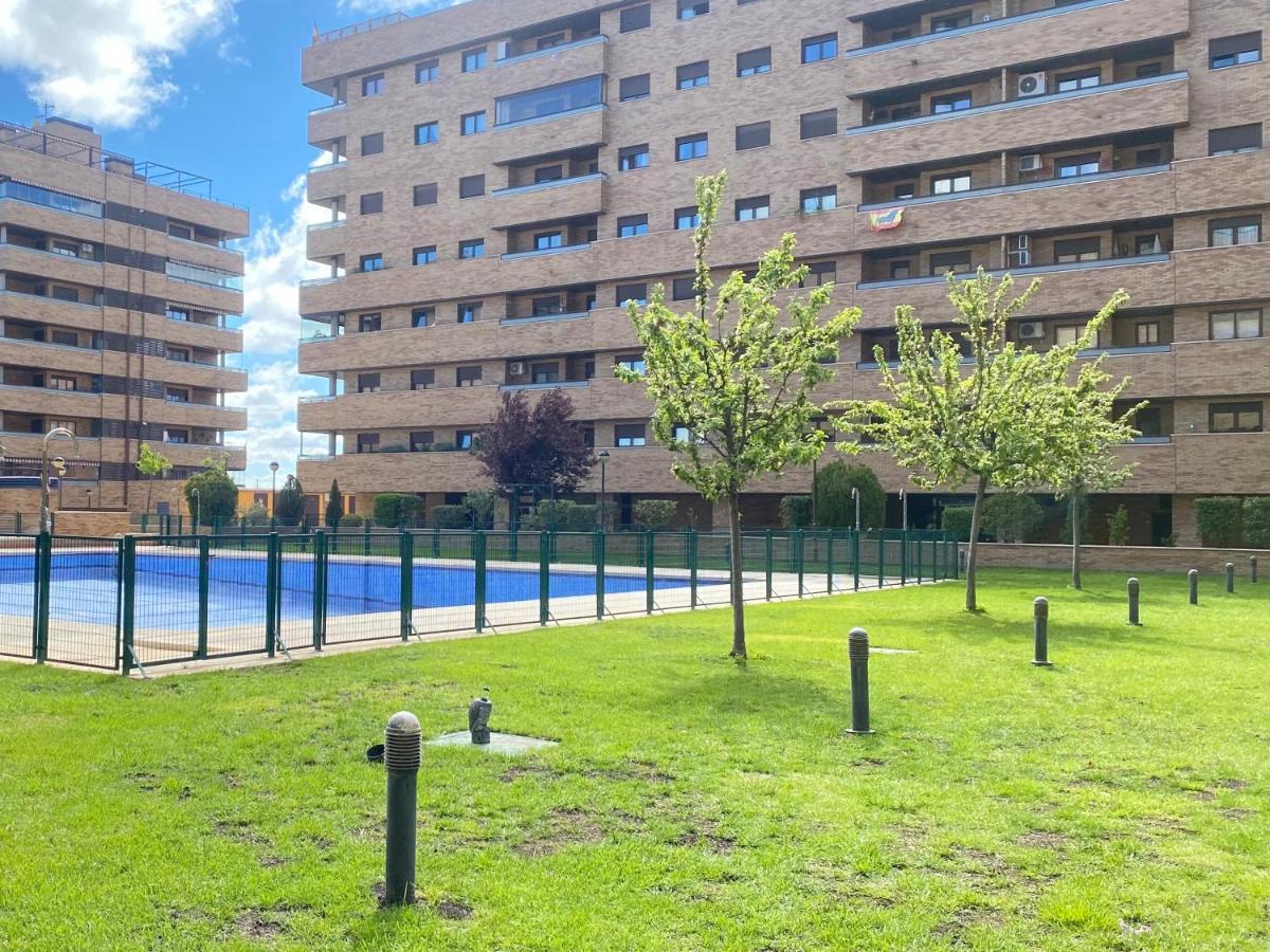 Aires De Toledo-Parque Warner Y Madrid En Familia Exterior foto