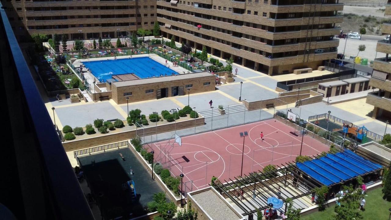 Aires De Toledo-Parque Warner Y Madrid En Familia Exterior foto
