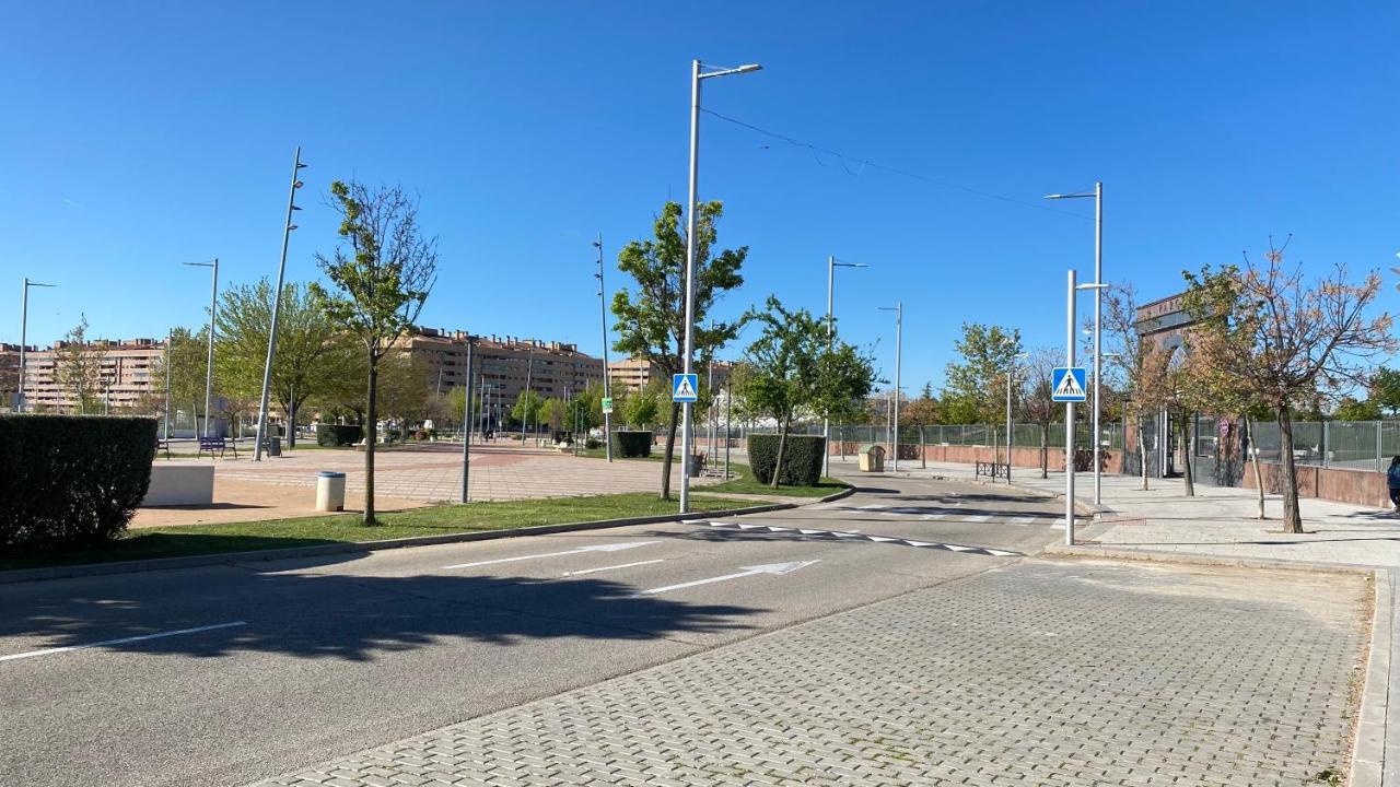 Aires De Toledo-Parque Warner Y Madrid En Familia Exterior foto