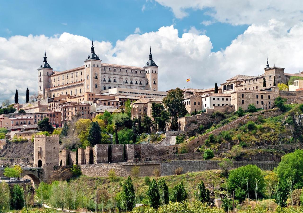 Aires De Toledo-Parque Warner Y Madrid En Familia Exterior foto